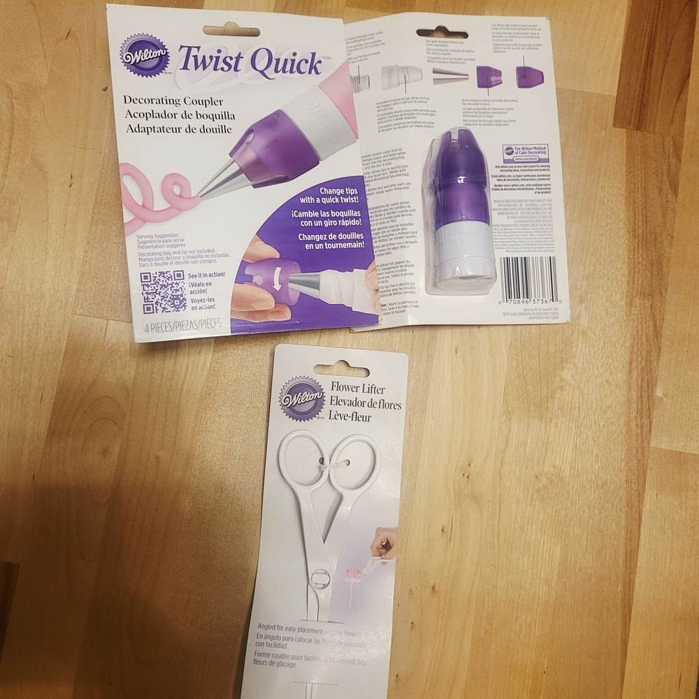 Wilton Bundle. Wilton Twist Quick Coupler Set And Flower Lifter.